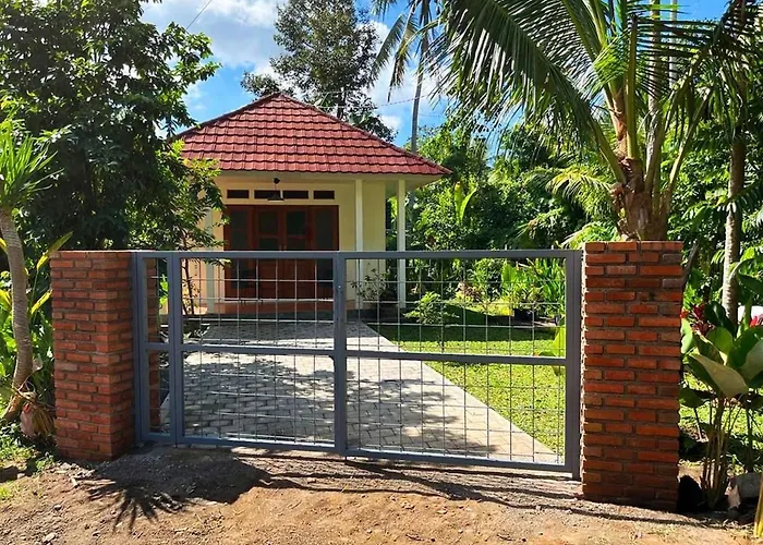 Naiara - House With Spacious Garden In